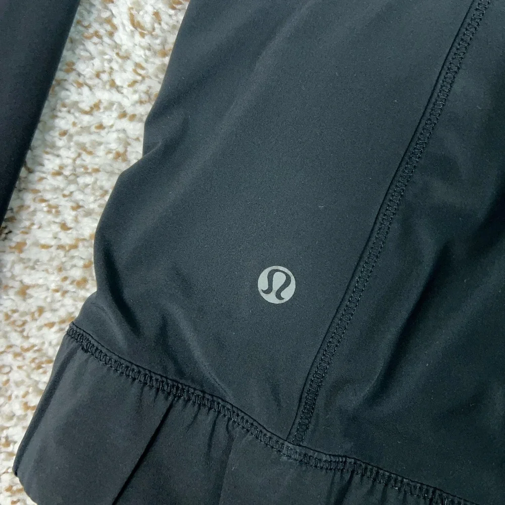 Lululemon Jacket Women 8 Black Gray Hooded Softshell Full Zip Running Reflective
